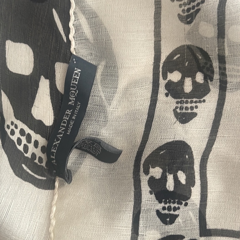 Authentic Alexander McQueen scarf - Picture 3 of 4
